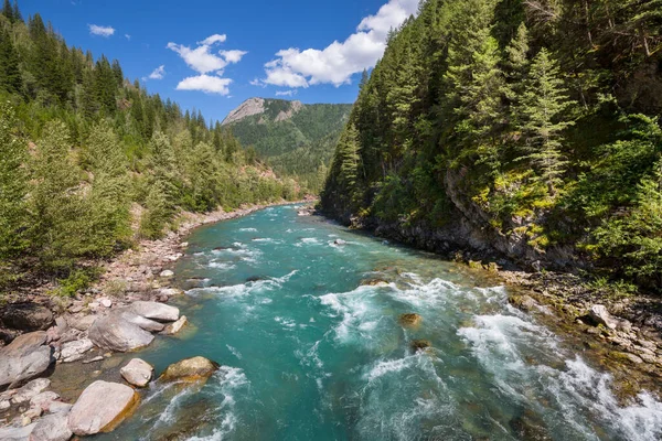 Beautiful Mountains River Summer Season Canada — Stockfoto
