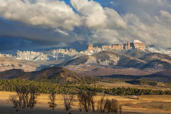 美国科罗拉多州的秋末寒冷 秋天的季节美丽的自然景观 — 图库照片