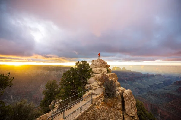 Reiziger Klif Bergen Grand Canyon National Park Arizona Usa Inspirerende — Stockfoto