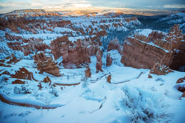 Stock image Picturesque colorful pink rocks of the Bryce Canyon National park in the winter season, Utah, USA