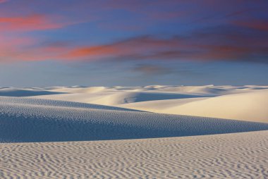 New Mexico, ABD 'deki White Sands Kumulları' ndaki alışılmadık doğal manzaralar.