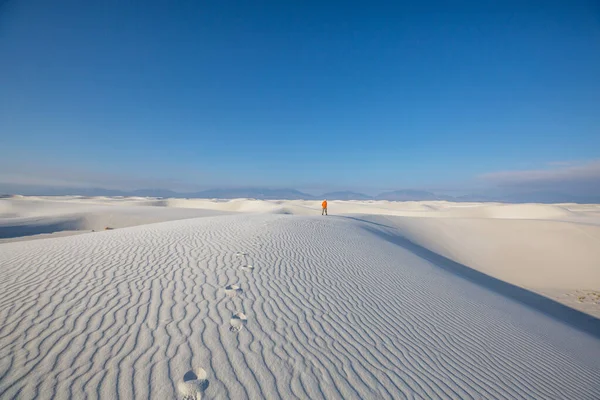 Túrázó White Sands Dunes Mexikóban Usa — Stock Fotó