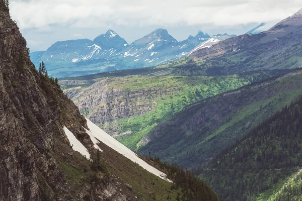 Puncak Berbatu Picturesque Taman Nasional Glacier Montana Amerika Serikat Indah — Stok Foto