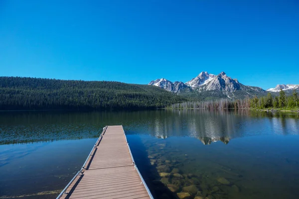 Molo Legno Serenità Montagne Lago — Foto Stock