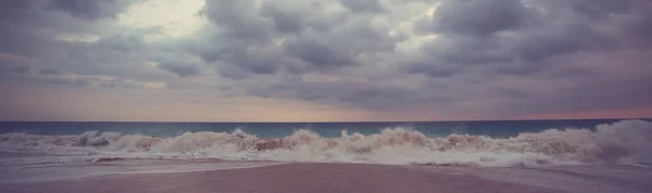 Καταιγίδα Μια Παραλία Του Ωκεανού — Φωτογραφία Αρχείου