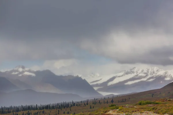 Beautiful High Mountains Alaska United States Amazing Natural Background — Stok fotoğraf