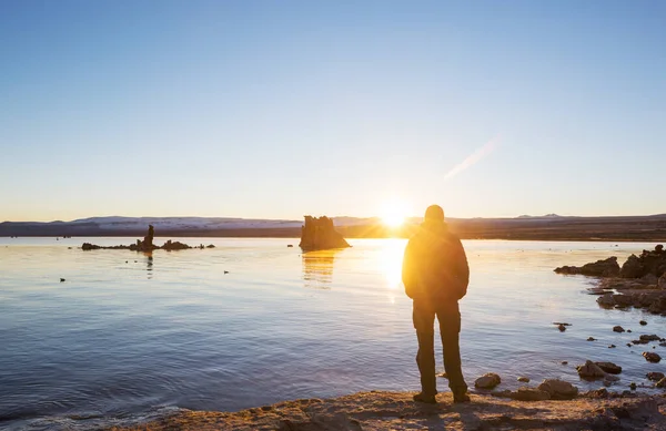 Man Mono Lake Sunrise —  Fotos de Stock