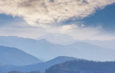 North Cascade Range, Washington, ABD 'deki güzel dağ zirvesi.