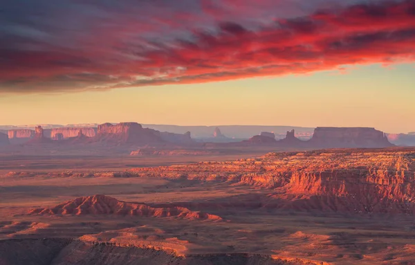 美国犹他州日出时的纪念碑谷景观 — 图库照片