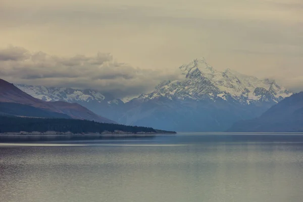 Καταπληκτικά Φυσικά Τοπία Στη Νέα Ζηλανδία Όμορφα Βουνά — Φωτογραφία Αρχείου