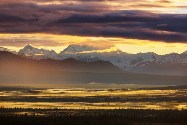 Beautiful High Mountains Alaska United States Amazing Natural Background — Φωτογραφία Αρχείου