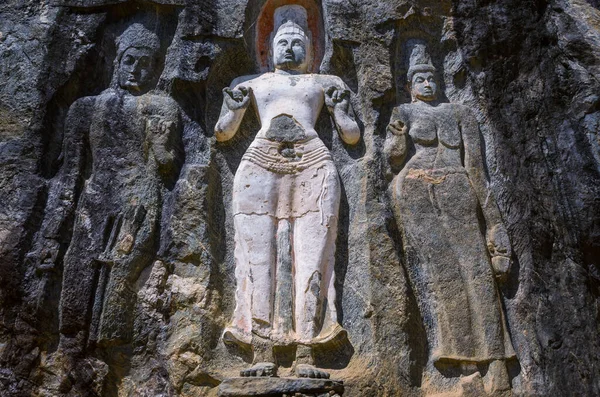 斯里兰卡 Buduruvagala 教科文组织世界遗产遗址 雕刻的佛教雕塑石 — 图库照片