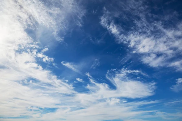 Fondo Soleado Cielo Azul Con Nubes Blancas Fondo Natural —  Fotos de Stock