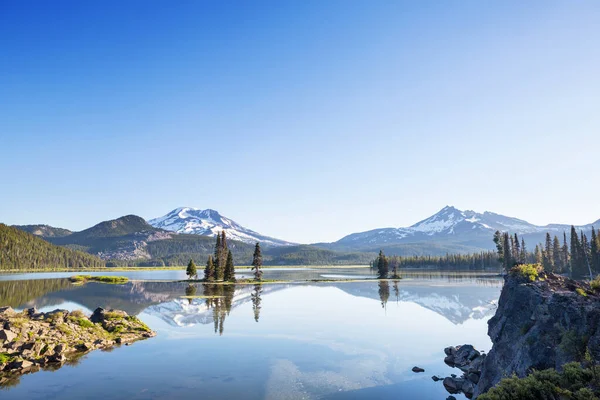 Sereno Bellissimo Lago Montagne Del Mattino Oregon Stati Uniti America — Foto Stock