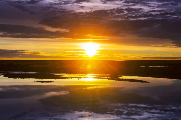 Ηλιοβασίλεμα Στη Λίμνη Στο Ηλιοβασίλεμα Καλοκαίρι Φύση Τοπία — Φωτογραφία Αρχείου