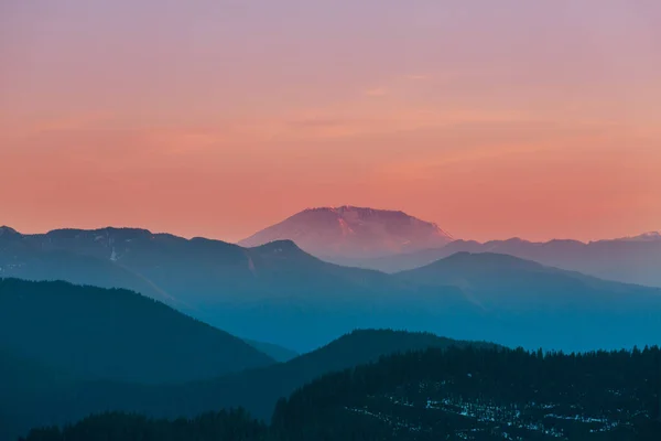 Silueta Montaña Amanecer Temporada Primavera —  Fotos de Stock