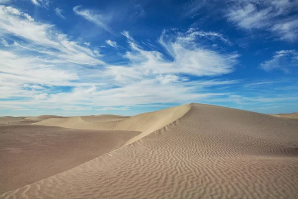 Άσπιλοι Αμμόλοφοι Στην Απομακρυσμένη Έρημο — Φωτογραφία Αρχείου