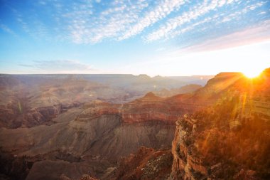 Büyük Kanyon 'un resimli manzaraları, Arizona, ABD. Güzel doğal arka plan. Gün doğumu görünümü.