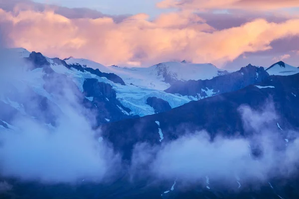 山中的落日 美丽的自然背景 — 图库照片