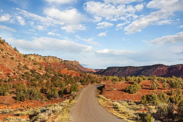 草原の国の道路 出発した自然旅行の背景 — ストック写真
