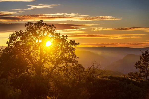 Scenic Sunset Nas Montanhas Fundo Natural Bonito — Fotografia de Stock