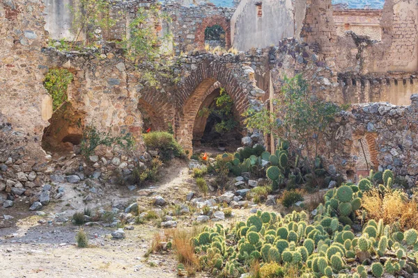 メキシコの山の植民地時代のスペインの遺跡 — ストック写真