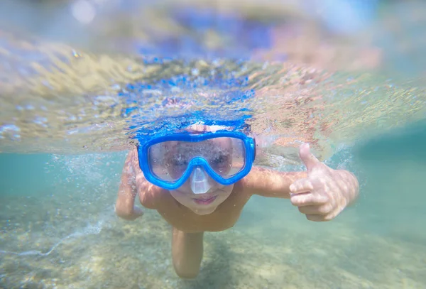 Хлопчик Підводний Снорк Океані — стокове фото