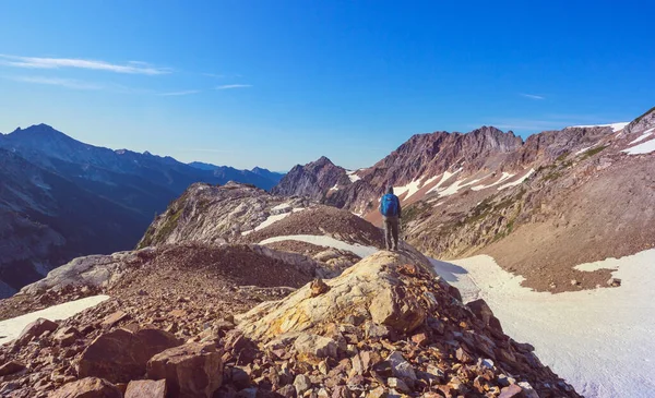 Hiker Mountains Beautiful Rock Background — Stockfoto