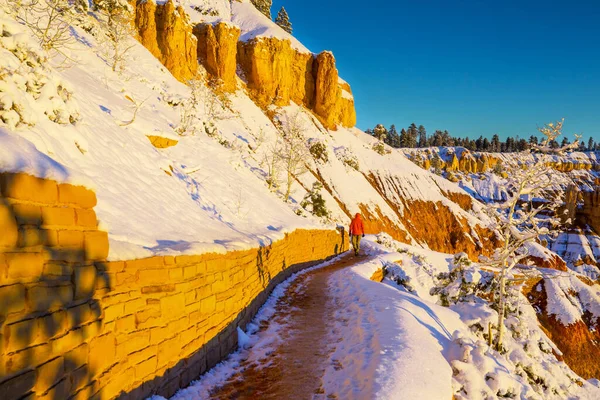 美国犹他州布莱斯峡谷国家公园冬季远足 — 图库照片