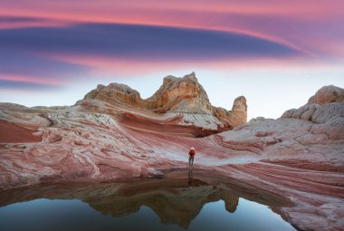 Vermilion Cliffs Ulusal Anıtı. Gün doğumunda manzara manzarası. Alışılmadık dağ manzarası. Güzel doğal arkaplan.
