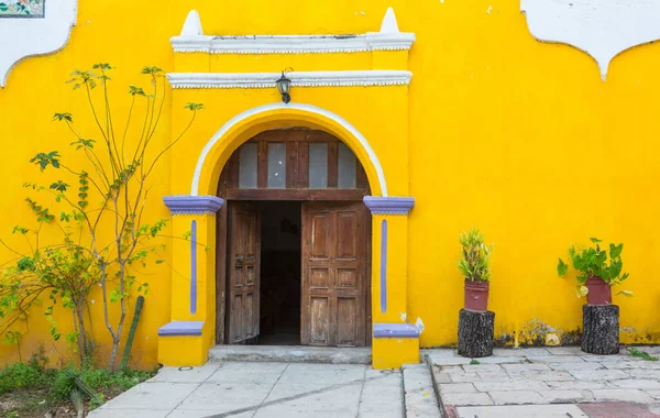 墨西哥小城市的殖民建筑 — 图库照片