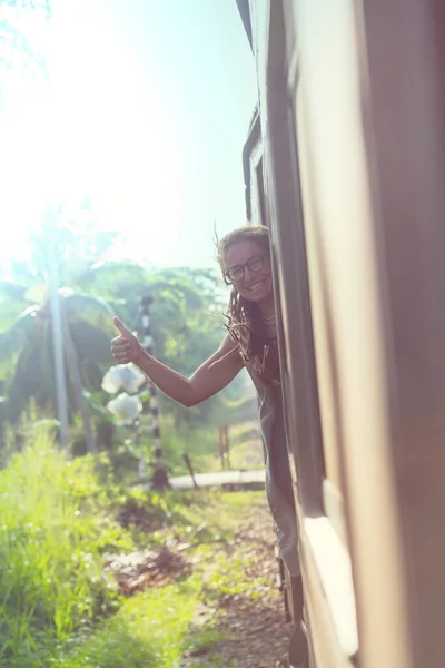 Yong Woman Enjoying Train Ride Ella Kandy Tea Plantations Highlands — стоковое фото