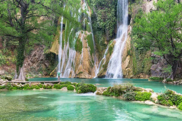 Touristen Rasten Der Nähe Eines Wunderschönen Wasserfalls Dschungel Mexiko — Stockfoto