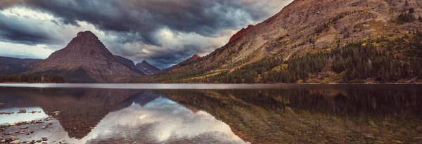 Malownicze Skaliste Szczyty Parku Narodowego Glacier Montana Usa Piękne Krajobrazy — Zdjęcie stockowe