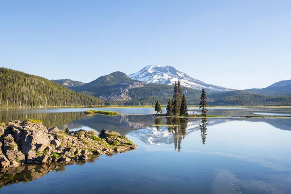 Serene Beautiful Lake Morning Mountains Oregon Verenigde Staten — Stockfoto