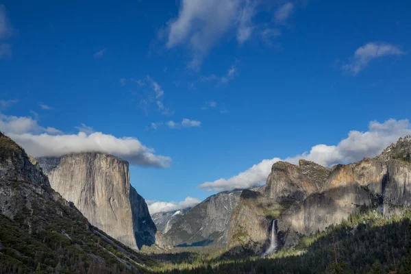 Hiker Yosemite National Park Spring Season California Usa — Stock Photo, Image