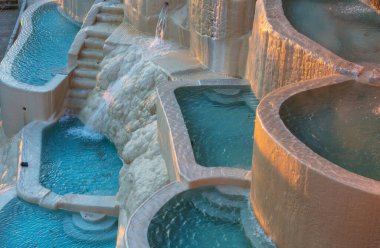 Meksika 'da alışılmadık termal havuzlar Las Grutas De Tolantongo