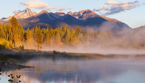 Безтурботний Сцени Гірські Озера Канаді — стокове фото