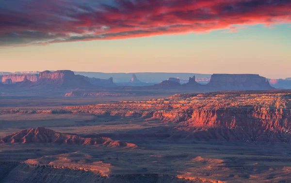 美国犹他州日出时的纪念碑谷景观 — 图库照片