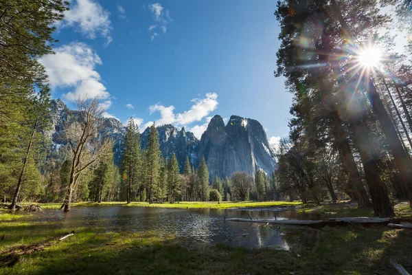 Турист Национальном Парке Йосемити Весной Калифорния Сша — стоковое фото