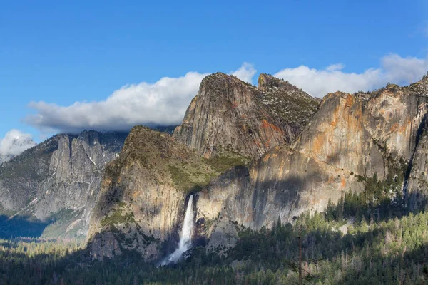Piękne Krajobrazy Yosemite Piekielnie Wiosennym Sezonie — Zdjęcie stockowe