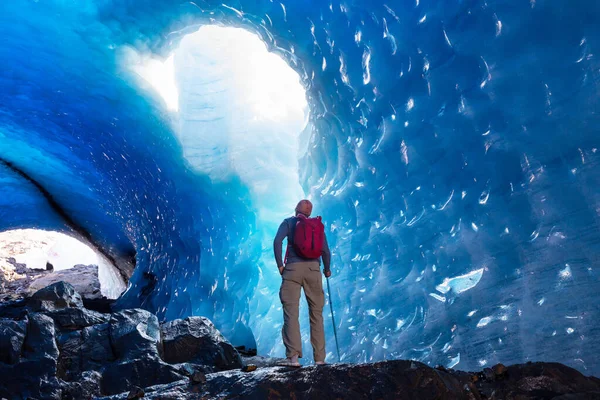 Jaskinia Lodowa Wysokich Górach Kanada — Zdjęcie stockowe