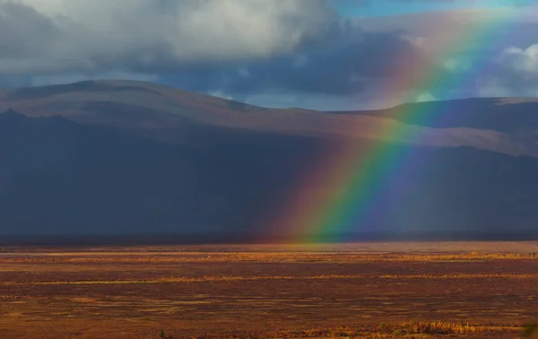 Regenbogen Über Bergen Schöne Naturlandschaften Malerische Natur — Stockfoto