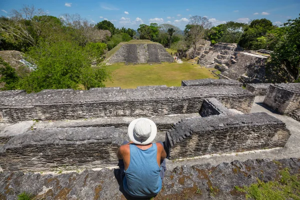Tourist Xunantunich Maya Ruins Belize — Stock Photo, Image