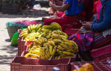 Sokaktaki meyve pazarı