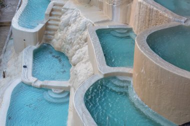 Meksika 'da alışılmadık termal havuzlar Las Grutas De Tolantongo