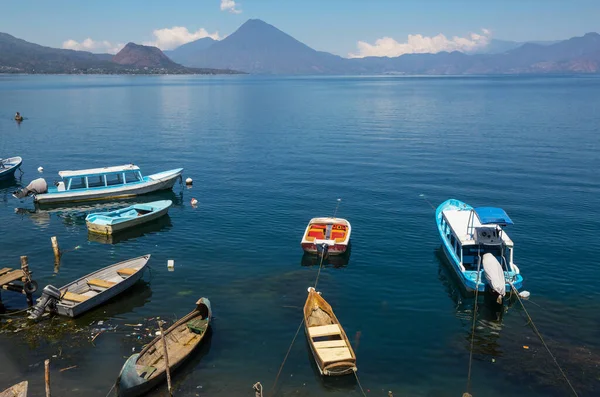 Красивое Озеро Атитлан Вулканы Высокогорье Гватемалы Центральная Америка — стоковое фото