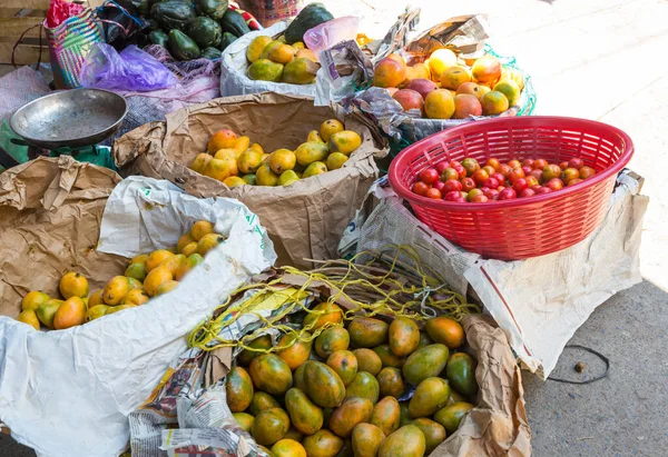 メキシコのストリートマーケットの野菜 — ストック写真
