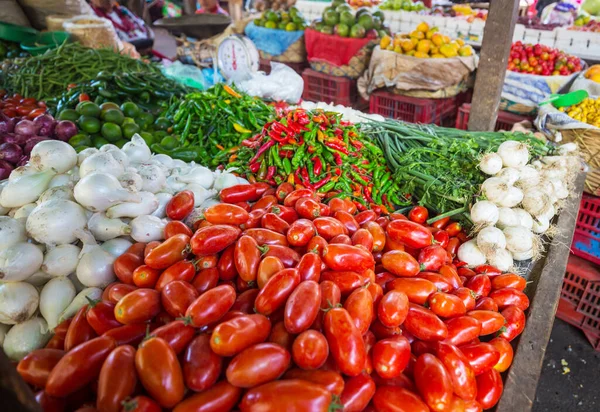 墨西哥街头市场上的蔬菜 — 图库照片