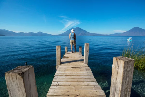 중앙아메리카 과테말라 지대에 아름다운 호수인 아티틀란 화산섬 화산섬 — 스톡 사진